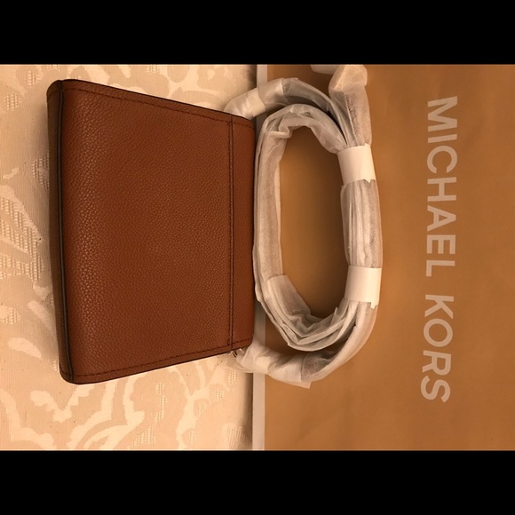 Michael Kors Cassie Leather Carmel NWT Crossbody Shoulder Bag - Picture 7 of 16